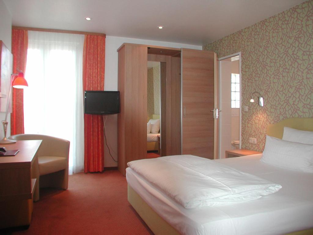 Hotel Alpenblick Garni Überlingen Szoba fotó