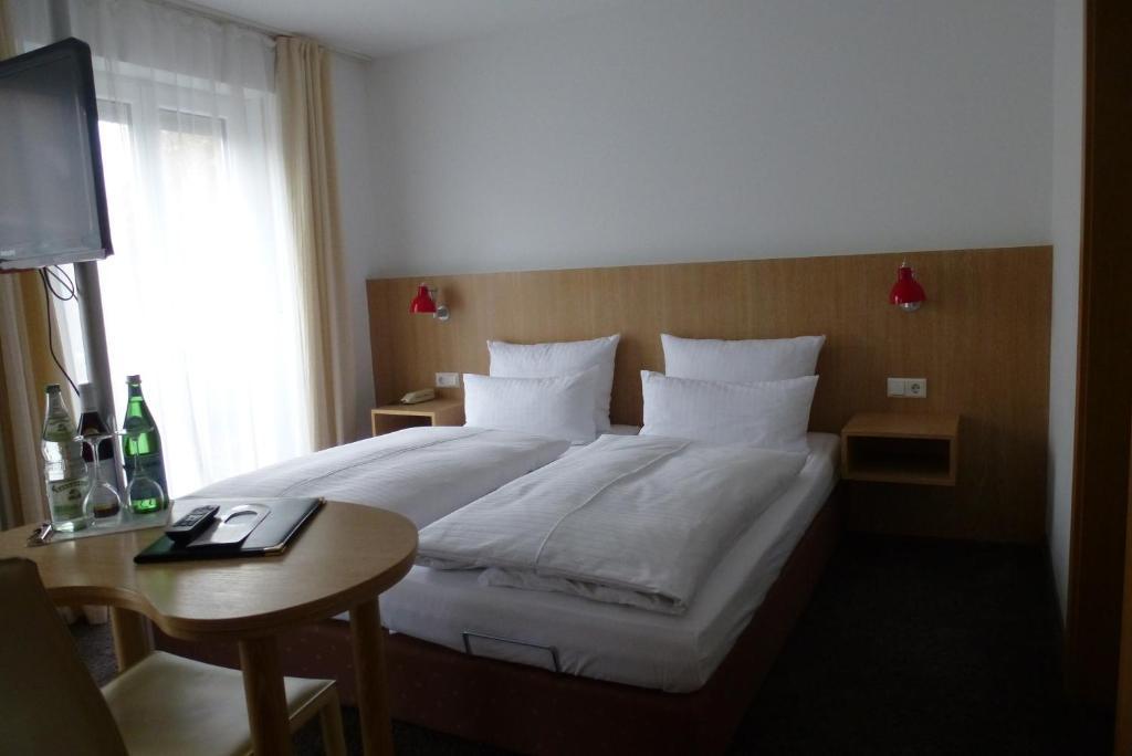 Hotel Alpenblick Garni Überlingen Szoba fotó